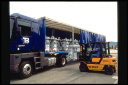 Loading of Ecoper� containers for new chlorinated solvent �Atofina